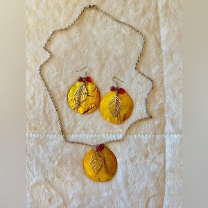 🌻Yellow Shell Jewelry set with leaf design